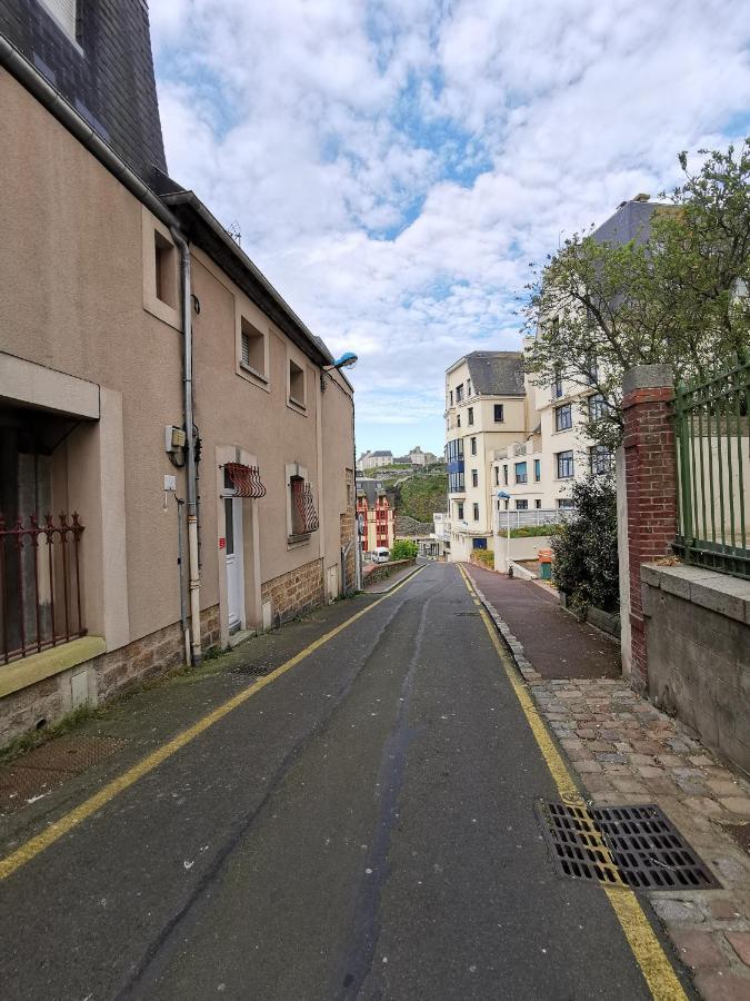 Le Petit Michelet Apartment Granville Bagian luar foto